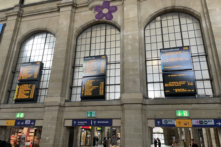 Neue Anzeigetafeln im Hauptbahnhof